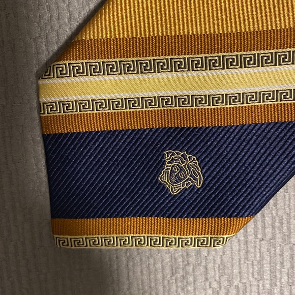 Vintage Versace - Picture 2 of 5